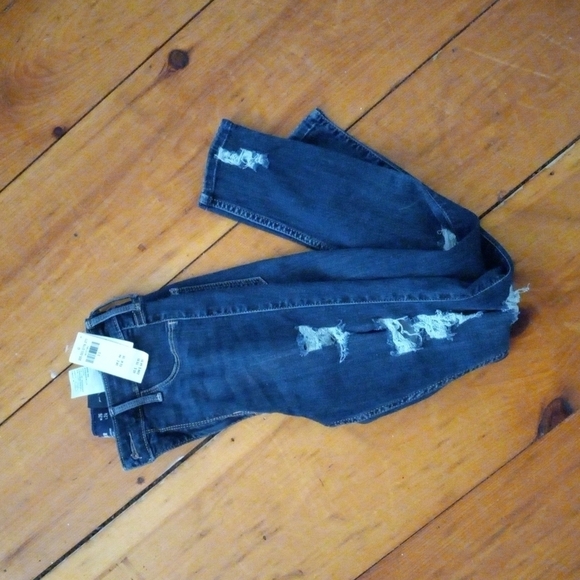 Hollister Distressed High Rise Jean Leggings  sz 3S. NWT.   26x24 - Picture 5 of 5